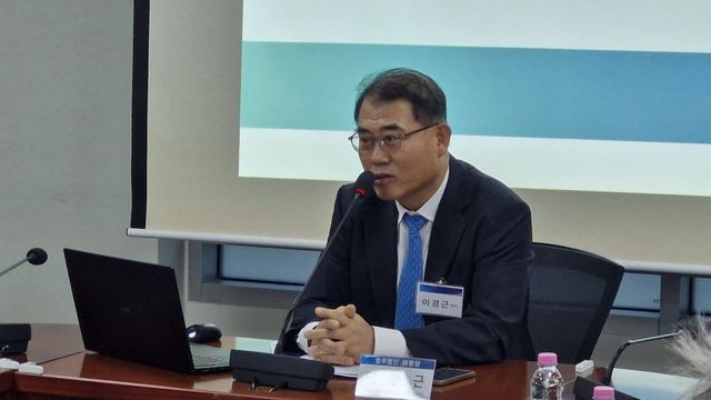 이경근 법무법인 태평양 고문이 30일 국회 의원회관에서 열린 ‘2027 가상자산 과세 유예, 시행시기는?’ 주제 토론회에서 가상자산 과세 관련해 철저한 준비 필요성을 강조했다. (사진=최훈길 기자)