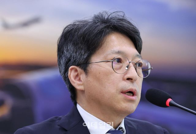 홍지선 국토교통부 장관이 7일 서울 여의도 국회에서 열린 국토교통위원회의 국토교통부 등에 대한 국정감사에 출석, 질의에 답변하고 있다. (사진=이데일리 노진환 기자)