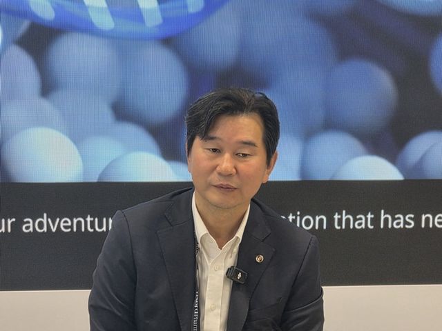최석우 에스티팜 사업본부장이 23일 바이오 인터내셔널 컨벤션(BIO International Convention·바이오USA) 현장에서 취재진의 질문에 답을 하고 있다.(사진=송영두 기자)
