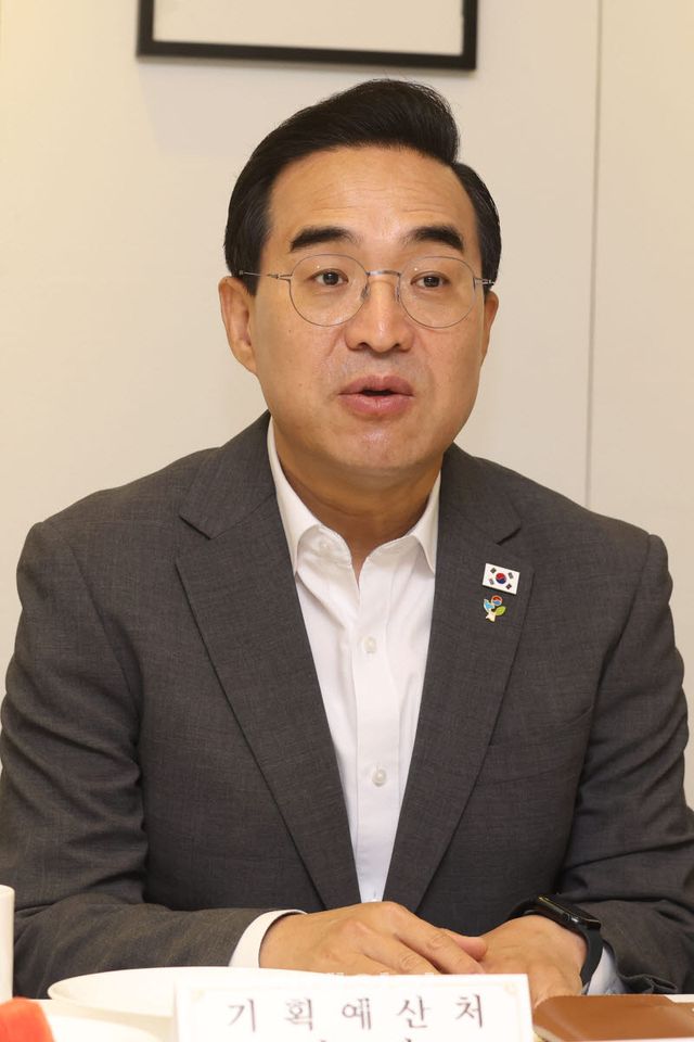 [이데일리 이영훈 기자] 박홍근 기획예산처 장관이 지난 22일 서울 중구 한 식당에서 열린 '재정운용 관련 전문가 간담회'에서 인사말을 하고 있다.