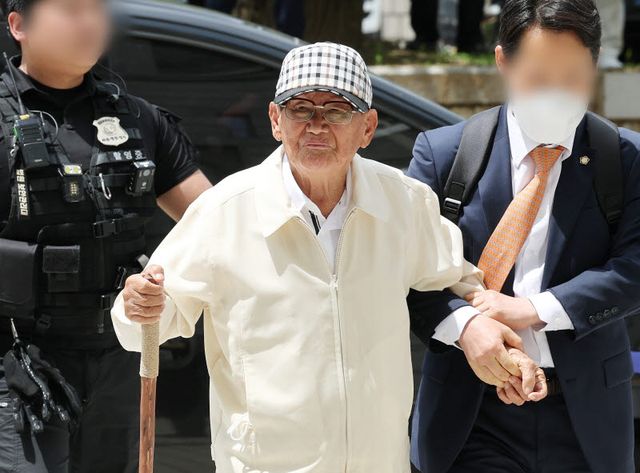 이만희 신천지 총회장이 지난 24일 서울 서초구 서울중앙지방법원에서 열린 구속 전 피의자 심문(영장실질심사)에 출석하고 있다. (사진=연합뉴스)