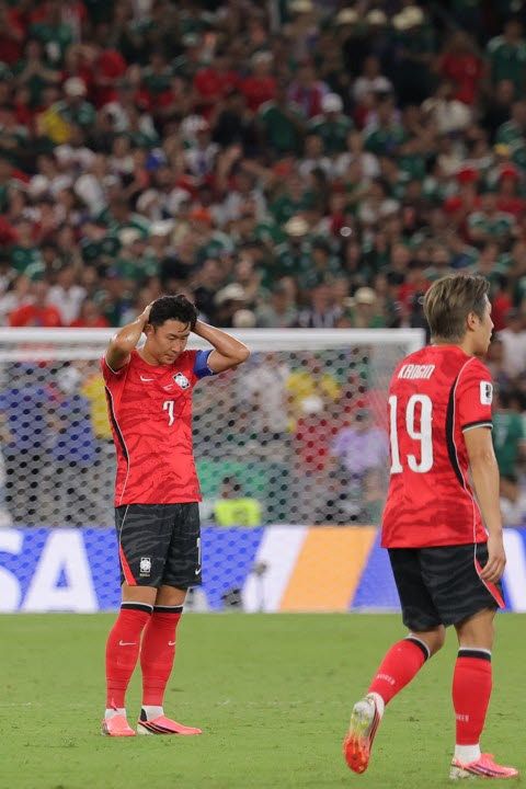 대한민국 축구 대표팀과 남아프리카공화국의 2026 국제축구연맹(FIFA) 북중미 월드컵 조별리그 A조 최종 3차전이 열린 멕시코 누에보레온주 과달루페의 몬테레이 스타디움. 손흥민이 아쉬워하고 있다. 사진=연합뉴스