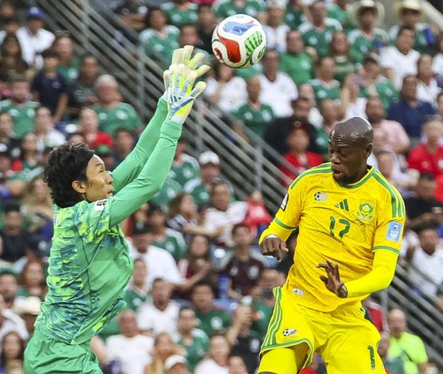 대한민국과 남아공의 2026 국제축구연맹(FIFA) 북중미 월드컵 조별리그 A조 최종 3차전이 열린 멕시코 누에보레온주 과달루페의 몬테레이 스타디움. 김승규가 공을 잡아내고 있다. 사진=연합뉴스