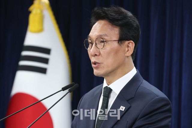 [이데일리 이영훈 기자] 김민석 국무총리가 25일 서울 종로구 세종대로 정부서울청사에서 정부의 검찰개혁 방향 관련 브리핑을 하고 있다.