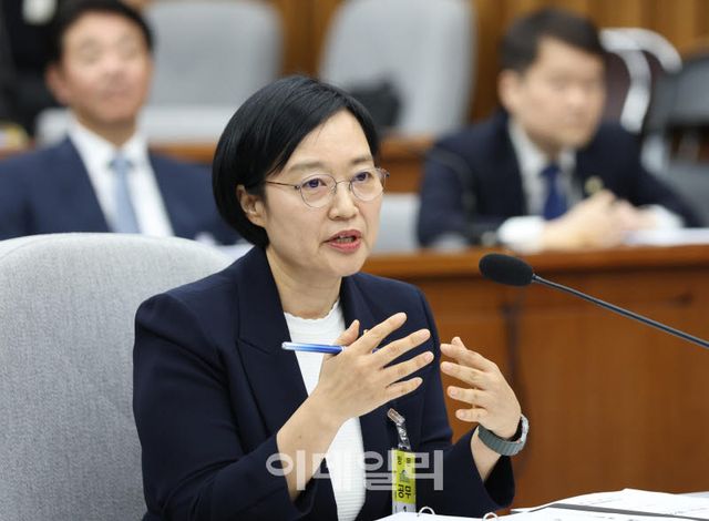 [이데일리 노진환 기자] 한성숙 국무총리 후보자가 25일 오전 서울 여의도 국회에서 열린 국무총리(한성숙) 임명동의에 관한 인사청문 특별위원회 전체회의 출석, 질의에 답변하고 있다.