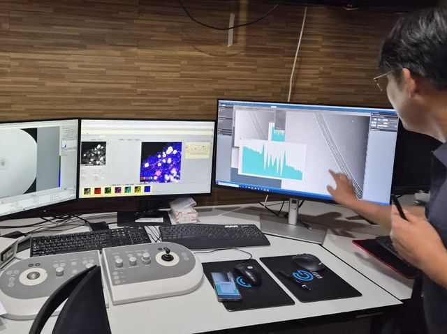 황준연 KIST 복합소재기술연구소 책임연구원이 25일 복합소재 첨단분석장비 Lab에서 첨단 현미경 분석 결과를 소개하고 있다. (사진=안유리)