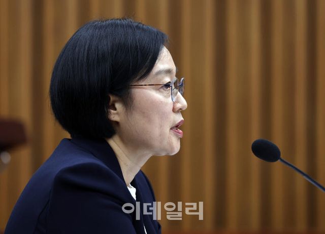 [이데일리 노진환 기자] 한성숙 국무총리 후보자가 25일 오전 서울 여의도 국회에서 열린 국무총리(한성숙) 임명동의에 관한 인사청문 특별위원회 전체회의 출석, 질의에 답변하고 있다.