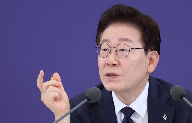 이재명 대통령이 26일 청와대에서 열린 '미래신안보 혁신기업 육성전략' 회의에서 발언하고 있다.(사진=연합뉴스)