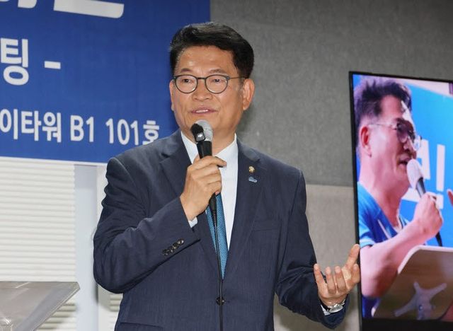전북서 당원 타운홀 미팅하는 송영길(사진 = 연합뉴스)