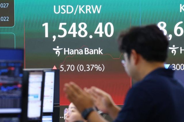 26일 서울 중구 하나은행 딜링룸 현황판에 원·달러 환율이 표시되고 있다. (사진=연합뉴스)