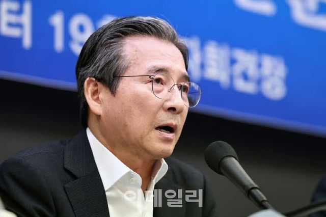 김용범 청와대 정책실장이 지난 24일 서울 중구 한국프레스센터에서 열린 관훈클럽 초청 토론회에서 모두발언을 하고 있다. [뉴스1 제공]