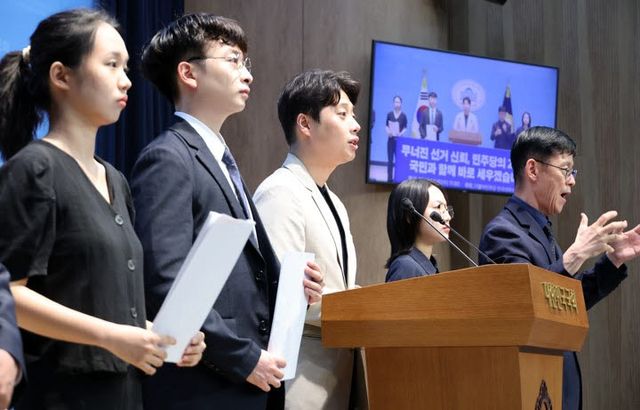 봉건우 민주당 전국대학생위원장이 지난 10일 국회 소통관에서 '선관위 국민참정권 침해 규탄 및 대학가 시국선언 관련 기자회견'을 하고 있다.(사진 = 연합뉴스)