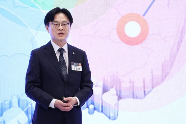 김정관 산업통상부 장관이 29일 청와대에서 이재명 대통령 주재로 열린 3대 메가프로젝트 국민보고회에서 정책을 발표하고 있다. 사진=청와대통신사진기자단