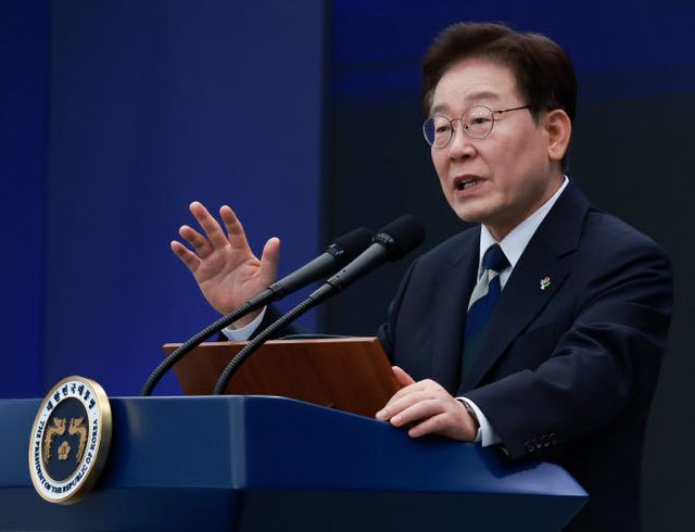 이재명 대통령이 30일 광주 김대중컨벤션센터에서 열린 서남권 첨단산업 발전비전 국민보고회에서 축사하고 있다.(사진=연합뉴스)