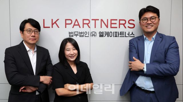 법무법인 엘케이파트너스 안상일(왼쪽부터), 윤선우, 정종대 대표변호사. (사진= 방인권 기자)