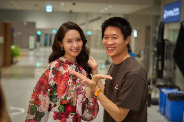 임윤아(왼쪽)와 진선규.(사진=넷플릭스)