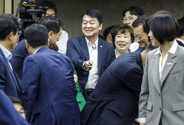 안철수 국민의힘 의원이 지난달 29일 서울 여의도 국회에서 열린 의원총회에 참석하고 있다. (사진=뉴시스)