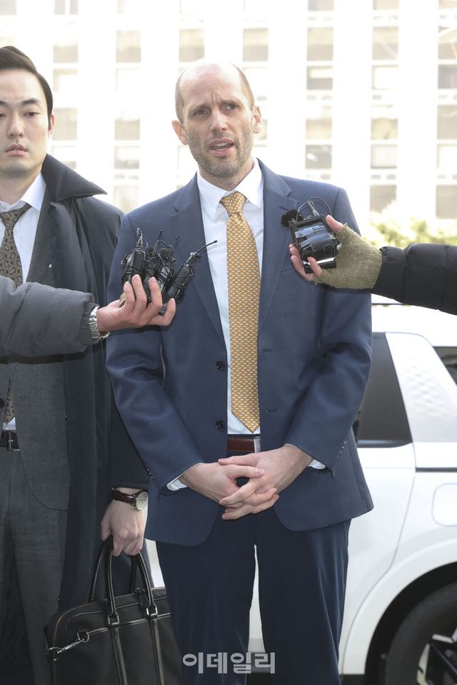 경찰 조사에 출석하고 있는 해롤드 로저스 쿠팡 한국법인 임시대표 (사진=이데일리 이영훈 기자)