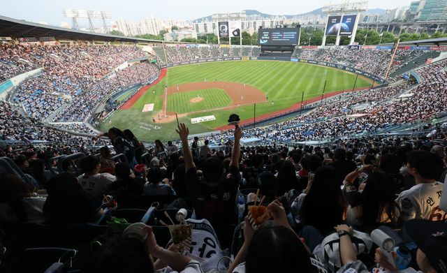 프로야구, 역대 최소 경기 700만 관중 돌파.(사진=연합뉴스)
