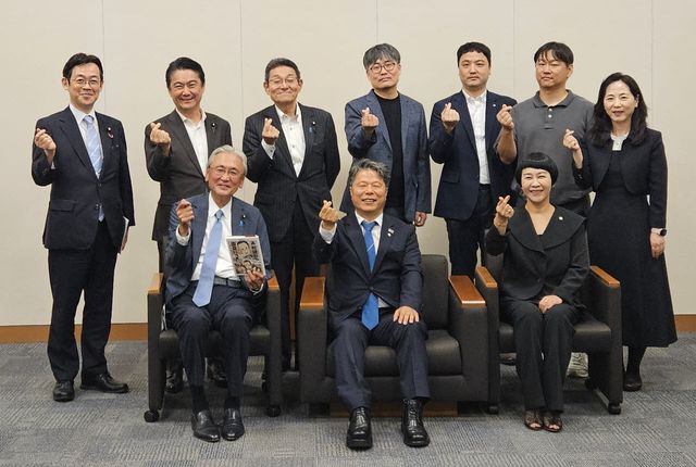 만화·웹툰을 사랑하는 국회의원 모임 소속 더불어민주당 서영석·조국혁신당 김재원 의원을 비롯한 한일 만화·웹툰 문화교류 사절단이 지난 6일 일본 의회에서 '만화·애니메이션·게임에 관한 의원연맹'(망가의련)과의 한·일 의원 문화정책 간담회를 가졌다. (사진=서영석 의원실)