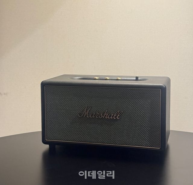 눈·귀가 즐거운 아날로그…웜톤 사운드 장착 마샬 '스탠모어4'[잇:써봐]