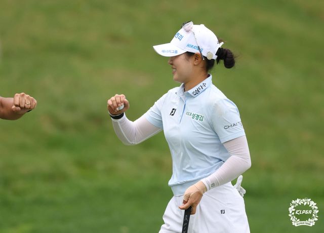 이글 성공 후 기뻐하는 고지우.(사진=KLPGA 제공)