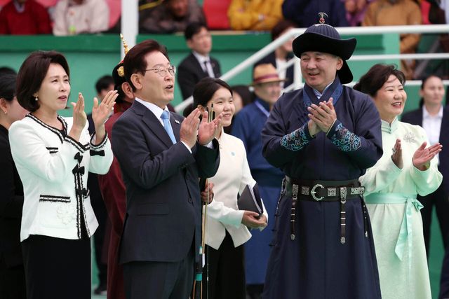 몽골 활쏘기 보는 이재명 대통령