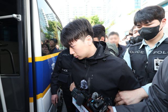 일반 살인죄로 검찰에 송치되는 '여고생 살해범' 장윤기(사진=연합)