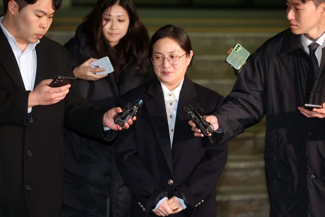 서울 강남경찰서 나서는 방송인 박나래(사진= 연합뉴스)