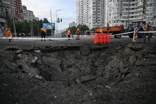 11일(현지시간) 우크라이나 키이우가 러시아의 미사일 공격을 받은 흔적. (사진=AFP)