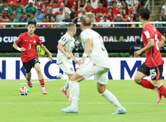 지난달 11일(현지시간) 멕시코 사포판 과달라하라 스타디움에서 열린 2026 북중미 월드컵 A조 1차전 한국과 체코의 경기. 이기혁이 드리블을 하고 있다. 사진=연합뉴스