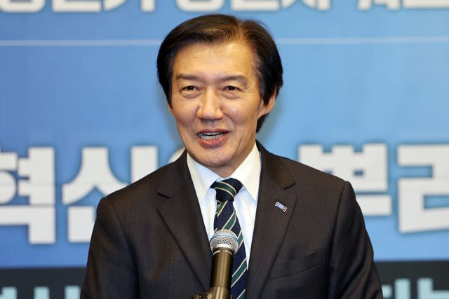 조국 전 조국혁신당 대표가 지난달 17일 광주 서구 치평동 브리브 광주 바이 롯데호텔에서 열린 6·3지방선거 당선자 워크숍을 찾아 발언하고 있다. (사진=연합뉴스)