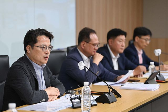 문신학 산업통상부 차관이 13일 정부세종청사 산업부 회의실에서 원유 수급상황 긴급 점검회의에서 인사말하고 있다. (사진=산업부)