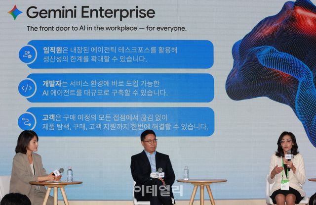 [이데일리 방인권 기자] 윤구 구글코리아 사장과 루스 선 구글 클라우드 코리아 사장이 14일 서울 중구 장충동 신라호텔에서 열린 '구글, AI 포 비즈니스 2026' 기자간담회에서 취재진의 질의에 답하고 있다. '구글, AI 포 비즈니스 2026'은 구글의 고객 대상 연례 마케팅 행사인 '구글 마케팅 라이브(GML)'와 구글 클라우드의 혁신적인 도전을 소개하는 '구글 클라우드 AI 라이브앤랩스(Google Cloud AI Live + Labs)'를 통합해 3일간 진행된다.