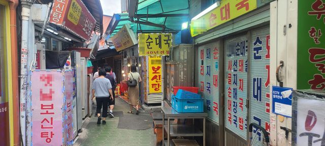 13일 오후 서울 종로 보신탕 거리. 오가는 사람이 많지 않아 한산한 모습이다. (사진=이데일리 김미경 기자).