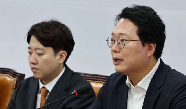 천하람 개혁신당 원내대표(오른쪽)가 지난 2일 국회에서 열린 최고위원회의에서 발언하고 있다. (사진=연합뉴스)