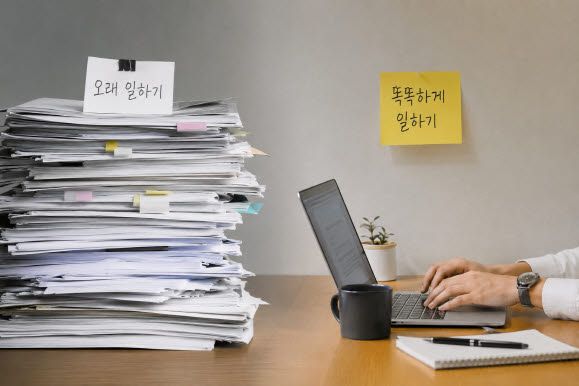 정부가 주 4.5일제 도입에 속도를 내면서 ‘적게 일하고 더 높은 생산성을 내는’ 업무 방식에 대한 관심이 커지고 있다.(사진=생성형 AI).