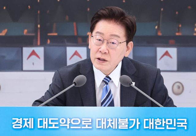 이재명 대통령이 15일 청와대 영빈관에서 열린 부처 업무보고에서 발언하고 있다.(사진=연합뉴스)