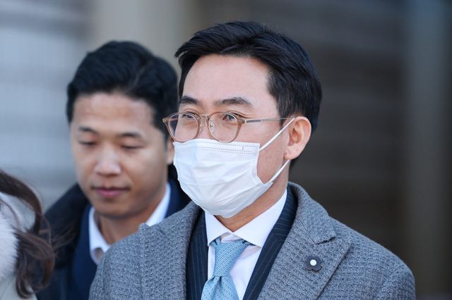김건희 여사 일가 '집사'로 알려진 김예성씨의 공범 조영탁 IMS모빌리티 대표가 지난해 12월 5일 서울 서초구 서울중앙지방법원에서 열린 구속 전 피의자 심문(영장실질심사)을 마친 뒤 청사를 나서고 있다. (사진=연합뉴스)
