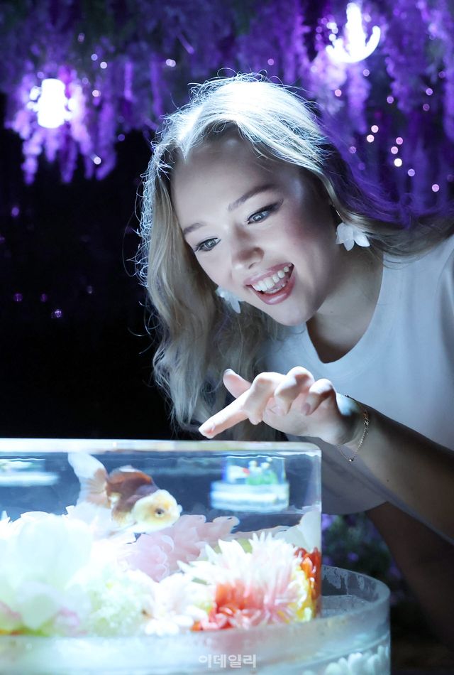 [이데일리 방인권 기자] 롯데월드 아쿠아리움이 15일 서울 송파구 롯데월드 아쿠아리움에서 ‘아쿠아 갤러리: 물빛정원’을 선보이고 있다.