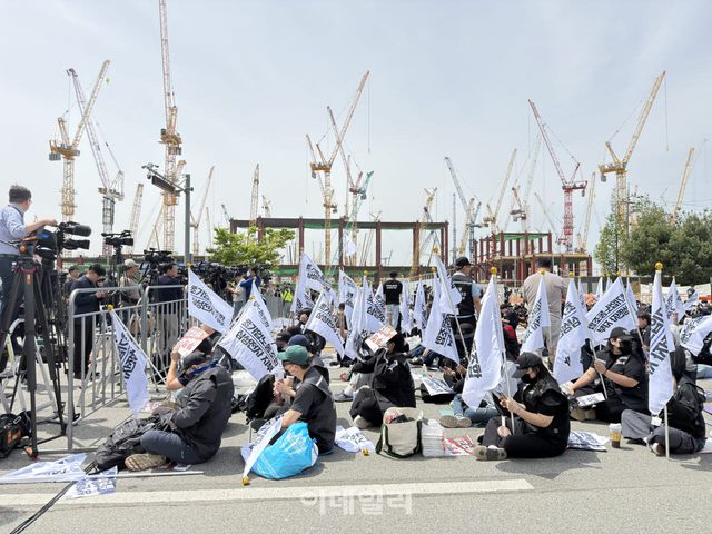 지난 4월 23일 삼성전자 평택캠퍼스에서 삼성전자 초기업노동조합 조합원들이 성과급 상한 폐지 등을 골자로 한 대규모 집회에 참석하고 있다.(사진=이데일리DB)