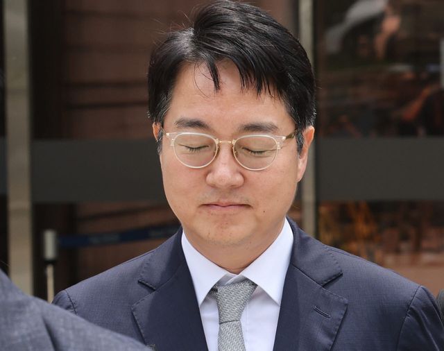 12·3 비상계엄 내란 가담 및 즉시항고 포기 관련 직권남용 의혹을 받는 심우정 전 검찰총장이 지난 16일 구속 전 피의자 심문(영장실질심사)을 받고 서울 서초구 서울중앙지법을 나서고 있다. (사진=연합뉴스)