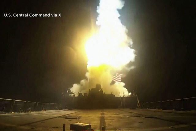미국 중부사령부(CENTCOM)가 17일(현지시간) 공개한 영상에 이란 내 전략 군사시설에 대한 정밀 타격 장면이 담겨 있다. (사진=CENTCOM/AFP)