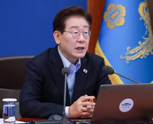 이재명 대통령이 2일 청와대에서 열린 수석보좌관회의에서 발언하고 있다(사진=뉴스1)