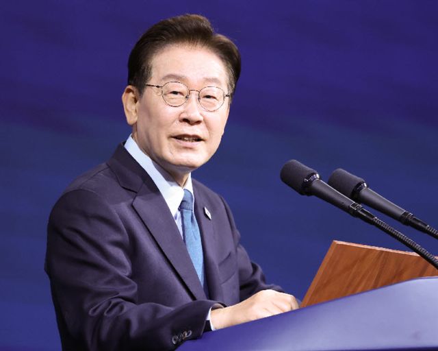이재명 대통령이 2일 충남 아산에서 열린 충청권 첨단산업 발전비전 국민보고회에서 축사를 하고 있다.(사진=엽합뉴스)