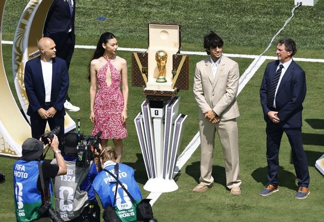 루이비통 앰버서더로 2026 북중미 월드컵 결승전에 참석한 정호연, 카를로스 알카라스(사진=AFPBB/로이터)