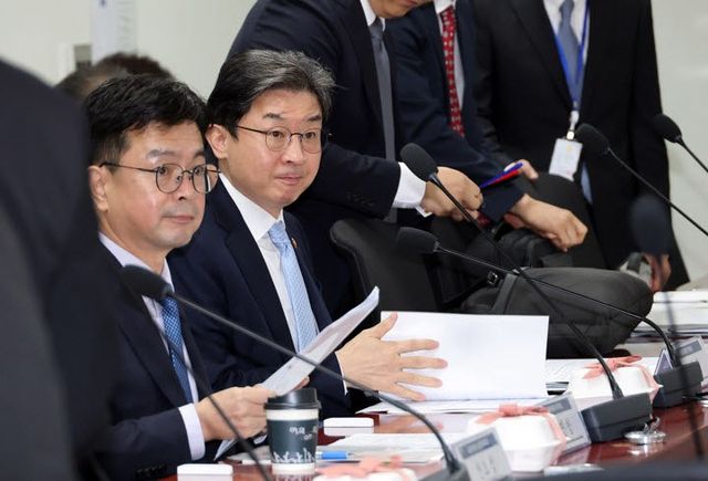 이억원 금융위원장이 20일 국회 의원회관에서 열린 비공개 업무보고에 참석하고 있다. (사진=연합뉴스)