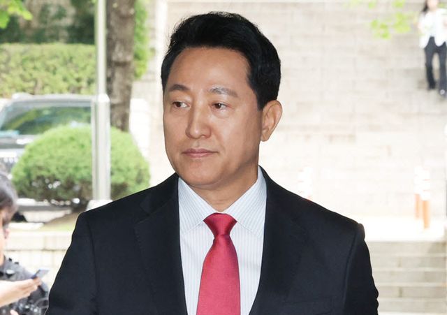오세훈 서울시장이 지난달 서울 서초구 서울중앙지법에서 열린 '명태균 여론조사 의혹' 사건 1심 결심공판에 출석하고 있다.(사진=연합뉴스)