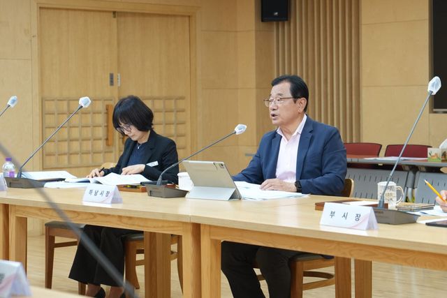 이현재 하남시장이 민선 9기 공약보고회를 주재하고 있다.(사진=하남시)