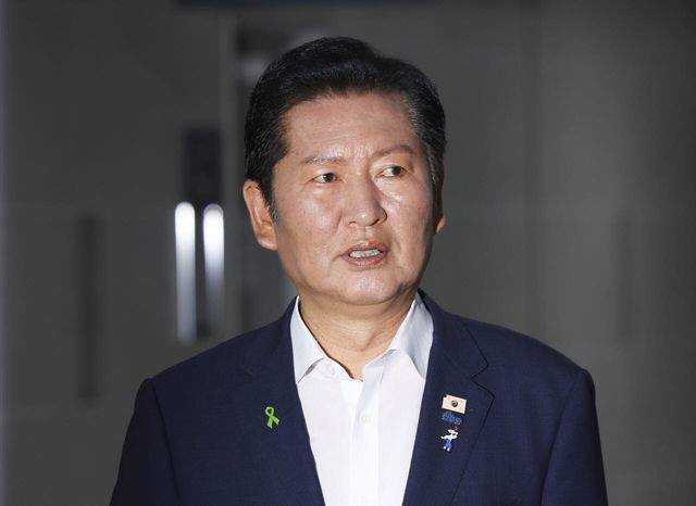 더불어민주당 당권주자로 나선 정청래 전 대표가 16일 오전 서울 여의도 국회 의원회관에서 열린 검사 권력 오남용 사례로 본 형사소송법 개정 긴급 토론회에 참석하고 있다. (사진=뉴시스)